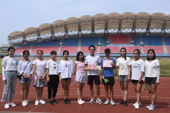 广西师范大学外国语学院2017级开展“拥抱大二，一七cheer up”趣味运动会