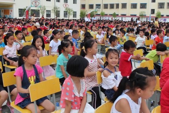 天峨县开展“喜迎少代会·争做好队员 ”主题讲座进校园活动