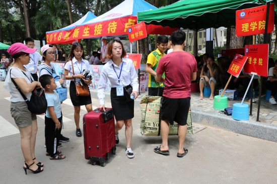 广西民族大学理学院2018年迎新工作顺利进行