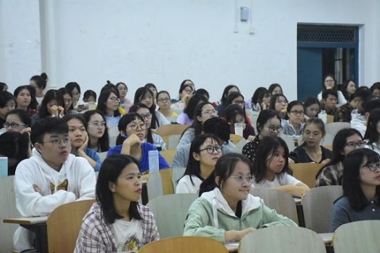 广西师范大学外国语学院16级本科生成功开展2017-2018学年第二学期团支部期末考评大会