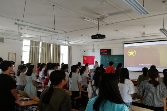 广西师范大学2017级汉语言文学第一团支部举行共青团十八大主题知识教育会