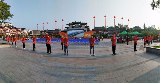 容县志愿者助力2018年海外华侨华人玉林恳亲大会