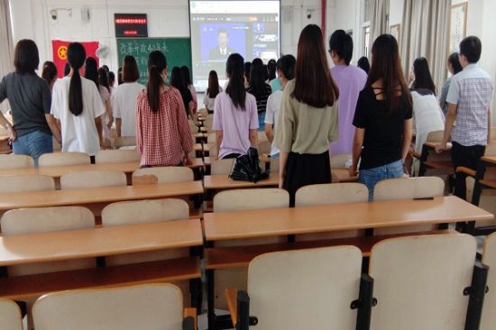 广西师范大学2016级汉语言文学第一团支部举办“回望过去，展望未来”主题活动