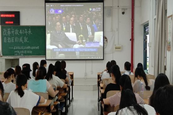 广西师范大学2016级汉语言文学第一团支部举办“回望过去，展望未来”主题活动