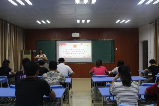 广西民族大学政管学院举行2018年新团员入团仪式