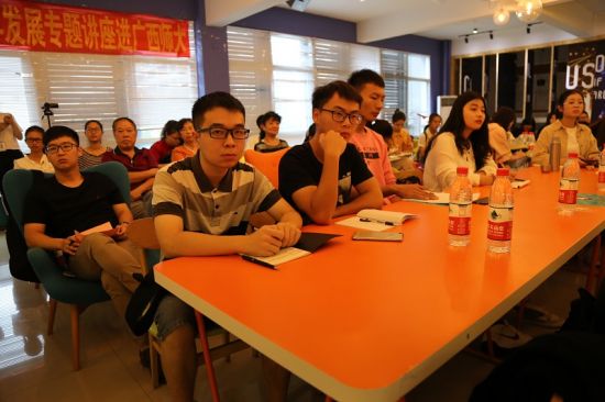 习近平新时代中国特色社会主义思想与青年发展专题讲座走进广西师范大学