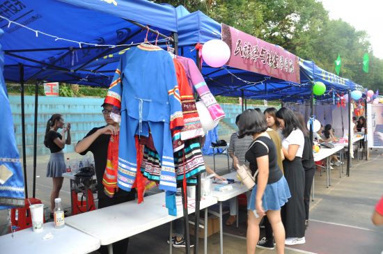 广西民族大学民社学院积极参加本校2018年中秋游园音乐会