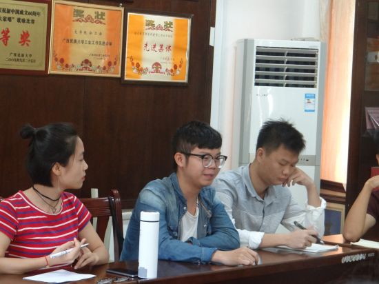 广西民族大学文学院召开2015级汉语国际教育专业 学习交流座谈会