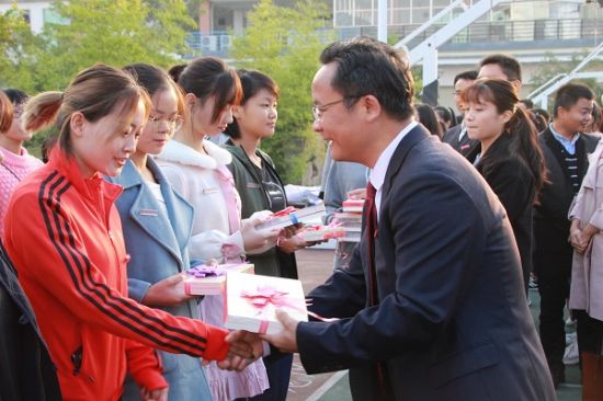 广西师范大学举办校庆86周年升旗仪式