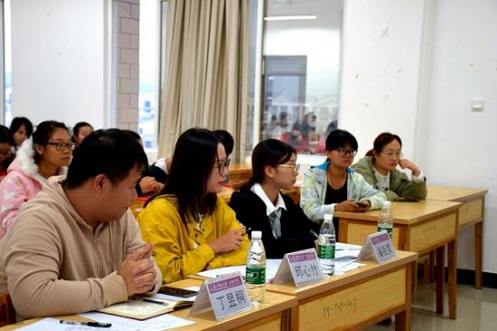 广西师范大学环境与资源学院组织开展“新生杯”辩论赛