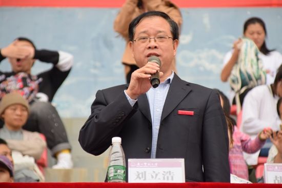 广西师范大学文学院/新闻与传播学院举行2018年学生田径运动会暨师生趣味运动会