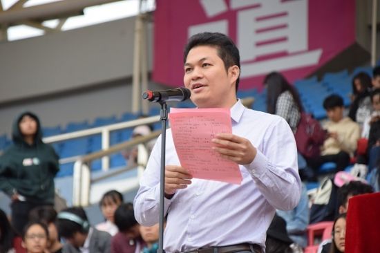 广西师范大学文学院/新闻与传播学院举行2018年学生田径运动会暨师生趣味运动会