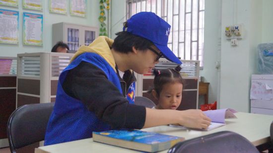 文学院志愿者赴上尧街道 开展“四点半课堂”写作教学活动