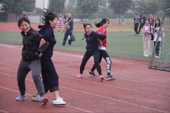 挥洒热血 青春激昂 --传媒学院2018年秋季运动会顺利举行