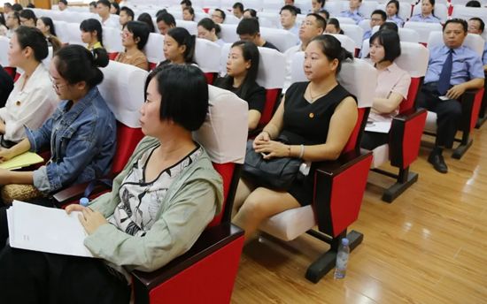 团市委举行2018-2019年度玉林市“青少年维权岗”授牌仪式