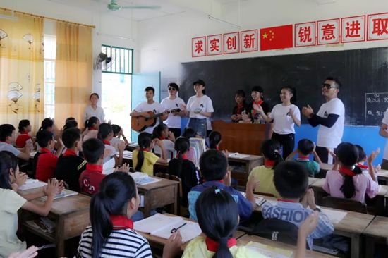 共青团玉林市委员会举办助力乡村振兴——爱心助学公益活动