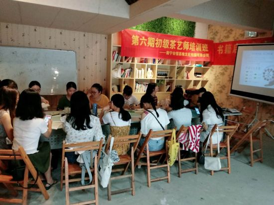 【广西民族大学】以互联网之力,作创业新篇章——访“互联网+”大学生创业大赛广西赛区铜奖得主梁金栩