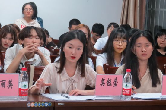 广西民族大学文学院第九届“读、研、写、演”审美体验工程系列活动之辩论赛初赛精彩上演