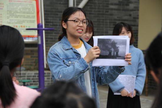 广西民族大学传媒学院赴忠良村开展志愿服务活动