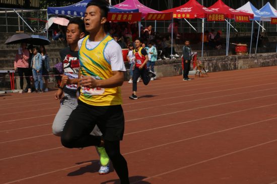 【广西民族大学2018校运会】男子200米决赛：突破自我，赛出风格