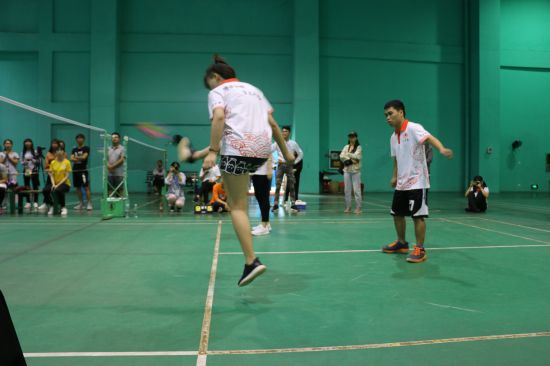 【广西民族大学2018校运会】毽球比赛:八强角逐见真功