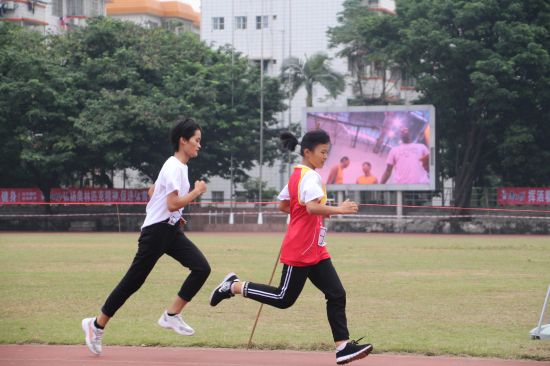 广西民族大学管理学院第十三届运动会男女800米预决赛精彩纷呈