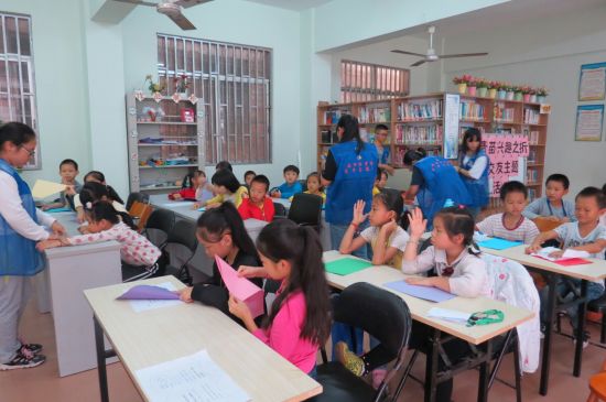 大手拉小手，有梦一起走——广西民族大学文学院志愿者 赴上尧开展折纸绘画课堂爱心支教活动