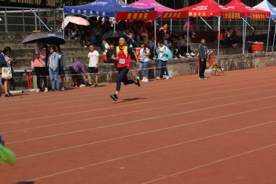 【广西民族大学2018校运会】男子200米决赛：突破自我，赛出风格