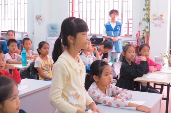 大手拉小手，有梦一起走——广西民族大学文学院志愿者 赴上尧开展折纸绘画课堂爱心支教活动