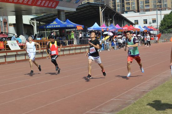 【广西民族大学2018校运会】400米决赛：勇于追逐，敢于超越