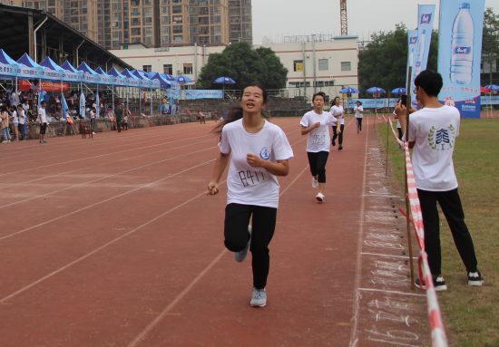 广西民族大学管理学院第十三届运动会男女800米预决赛精彩纷呈