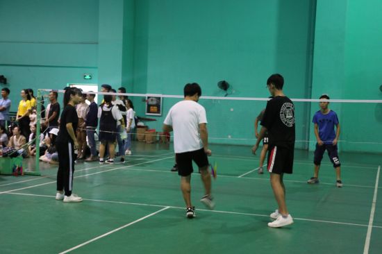 【广西民族大学2018校运会】毽球比赛:八强角逐见真功