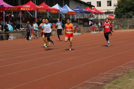 【广西民族大学2018校运会】男子200米决赛：突破自我，赛出风格