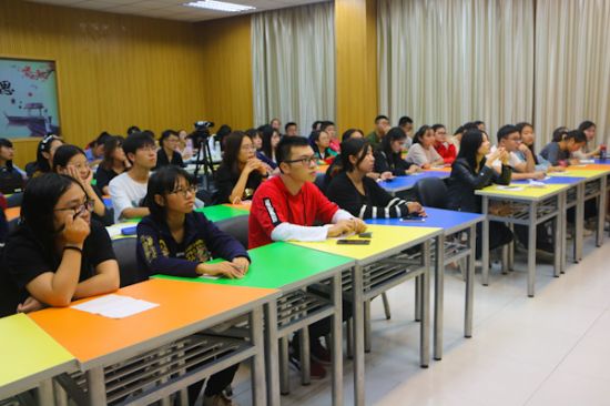 广西师范大学文学院/新闻与传播学院举办“志”青春，致别样的青春道德讲堂