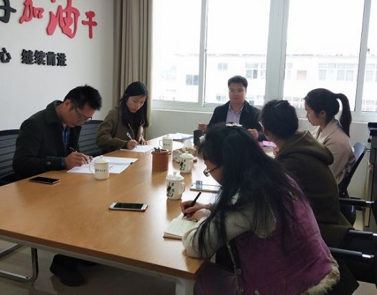 广西师范大学团委召开党支部会议