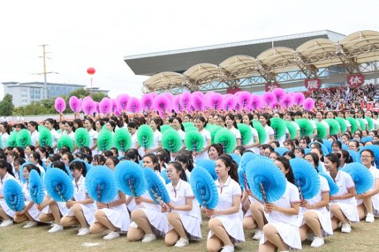 广西师范大学举行第四十九届田径运动会开幕式