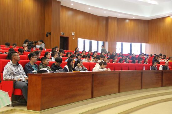 2018“好记者讲好故事”全区巡讲 走进广西民族大学传媒学院