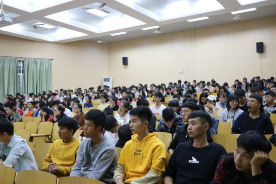 广西民族大学理学院召开2018级考研资助政策解读讲座