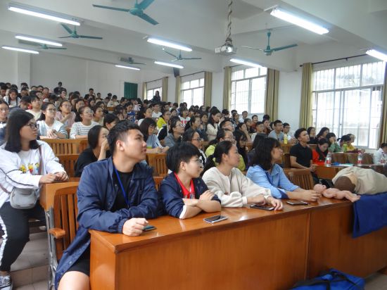 广西民族大学文学院开展医疗培训会