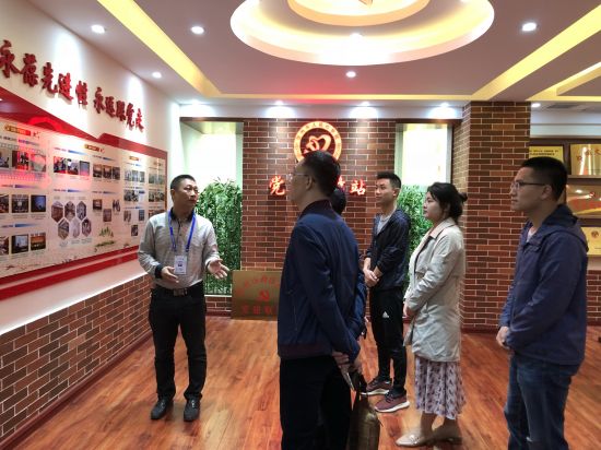 广西民族大学法学院党员代表到贺州市检察院学习智慧党建