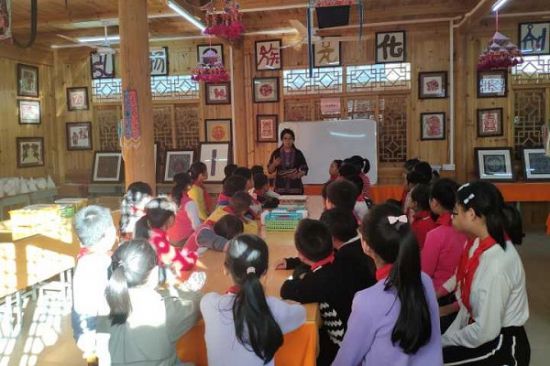 广西师范大学外国语学院大学生创新创业团队赴三江调研