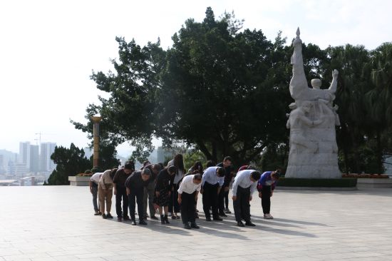 广西民族大学管理学院赴百色开展主题党日活动