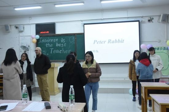 广西师范大学外国语学院举办第二期乐享外语公益角活动