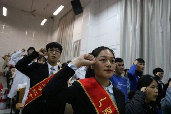 广西师范大学校红十字会举办第八届救护技能大赛决赛暨2018年入会典礼