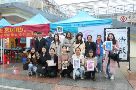 广西师范大学设计学院开展“传承古法 纸艺匠心”非遗进校园体验活动