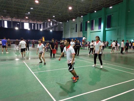 广西民族大学文学院毽球代表队在校运会中夺得桂冠