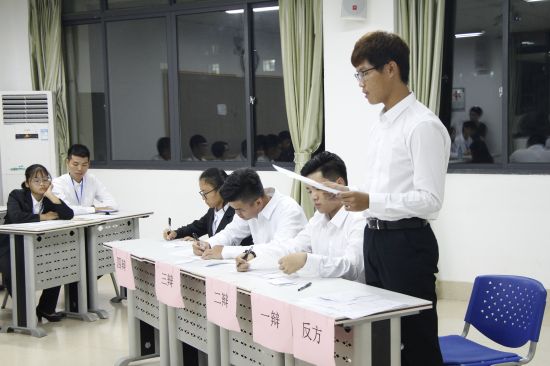 广西民族大学信工学院第七届“求索杯”辩论赛初赛激烈开战