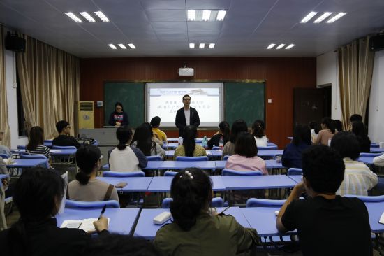 广西民族大学政管学院党建工作中心召开学习宗教知识主题会议