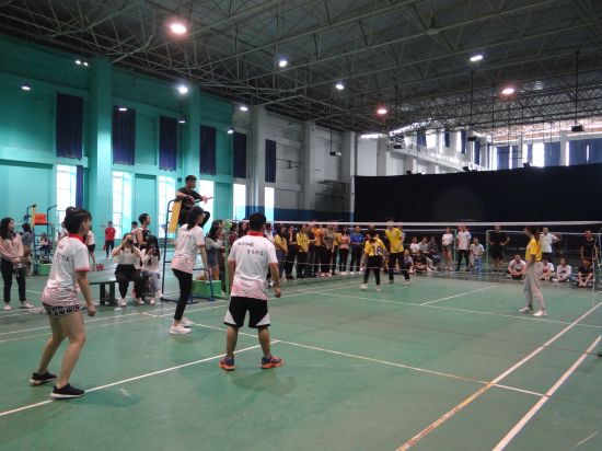 广西民族大学文学院毽球代表队在校运会中夺得桂冠