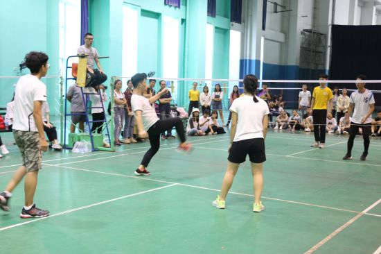 【2018广西民族大学校运会】毽球比赛:八强角逐见真功